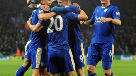 伊萨克双响+连8轮破门书写传奇，纽卡斯尔3-0大胜狼队重返前四