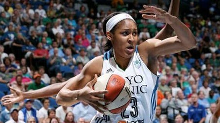 2017WNBA太阳vs山猫：福尔斯两双助山猫险胜送太阳四连败