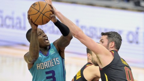 一场等了41天的胜利！黄蜂客场爆冷掀翻国王，小萨三双夜变“里程悲”