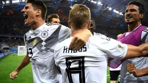 法兰克福2-3遭卡拉巴赫读秒绝杀被提前淘汰，卡米洛-杜兰梅开二度