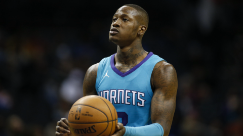 一场把心脏按在板凳上摩擦的球！鹈鹕领了24分的红包，太阳最后硬是给抢回去了