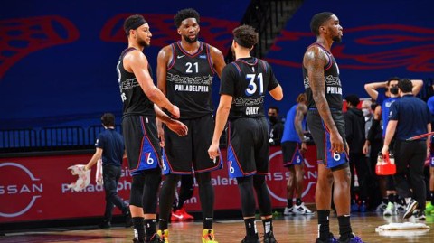 76人这操作比过山车还刺激！主场险胜步行者，马克西这抢断绝了！