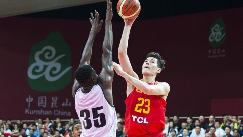 83-76！胡金秋20分李凯尔17分，中国男篮世界杯排位赛首胜安哥拉