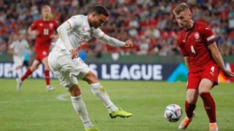 斯洛特：更让我高兴的是我们防得很好；估计远藤航要长期缺阵