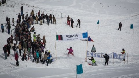 危险运动，图片报：前柏林赫塔高管滑雪时肋骨断裂，扎穿肺部